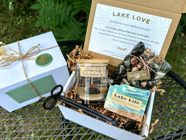 LAKE LOVE GIFT BOX